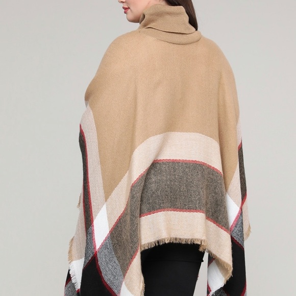 Pull Over Poncho - Picture 2 of 7